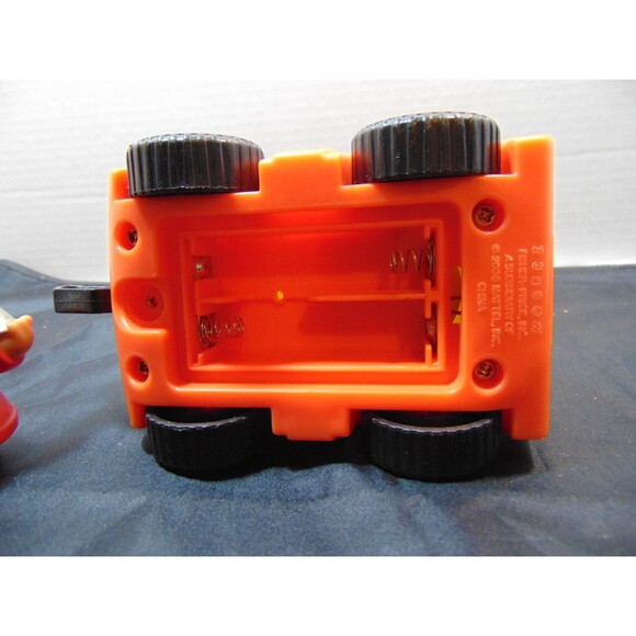 Fisher Price Little People Tow Truck Wrecker with Sound and Figure 2006 - Picture 4 of 6